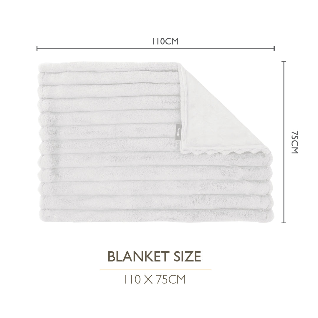 Size and measurement diagram of a rectangular pet blanket.