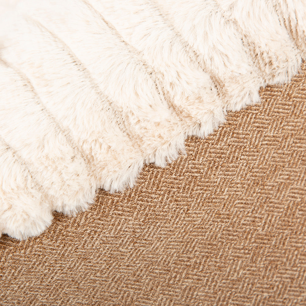Close-up of tan tweed fabric and cream plush rim on the Scruffs Ellen bed.