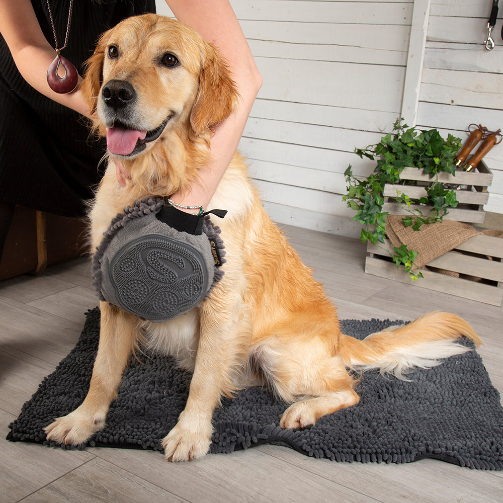 Scruffs noodle drying mitt used on wet dog